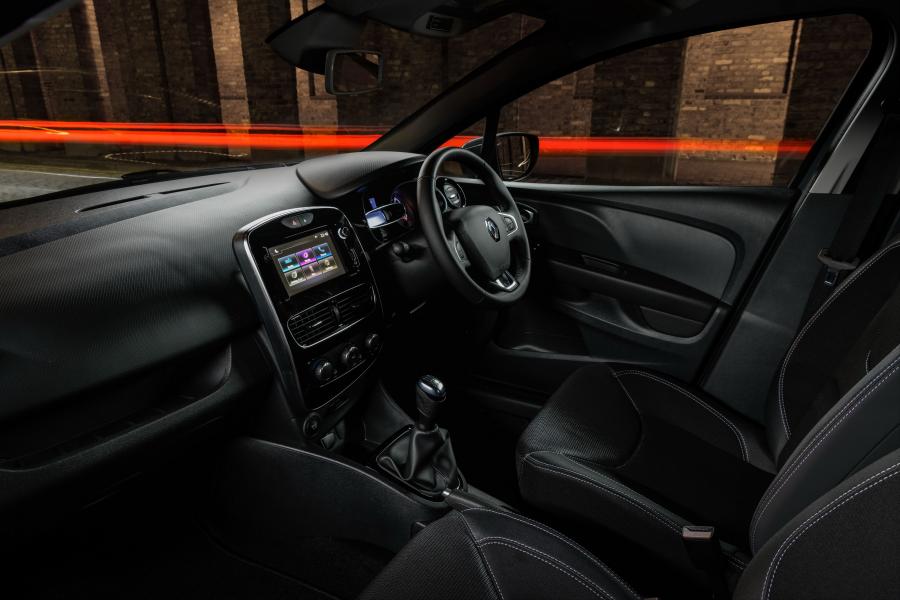 Интерьер Renault Clio Urban 2018 года  (UK) (фото 7 из 8)